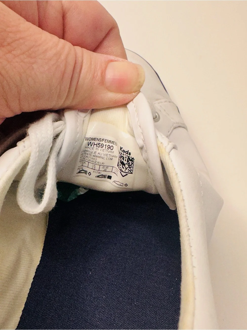 Keds White Leather Chucks Style Sneakers Size 6